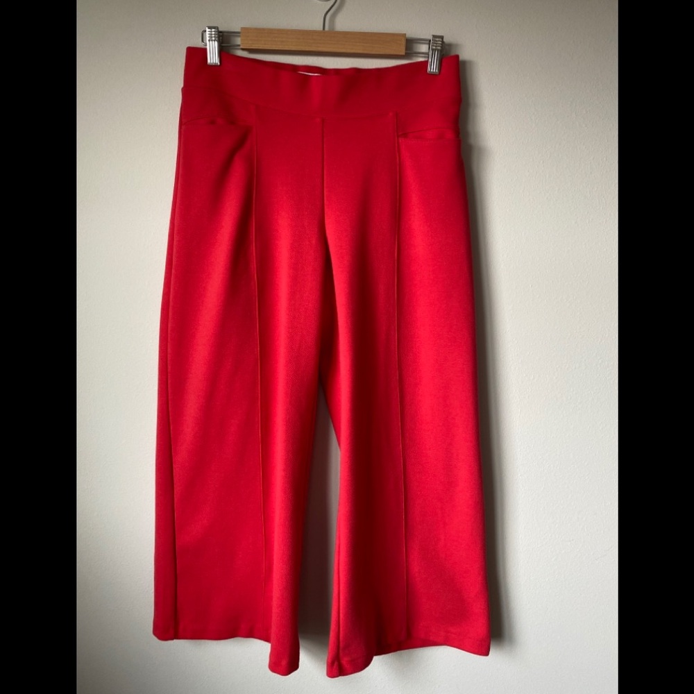 Bright, comfy, high waist, wide leg, cropped pant!